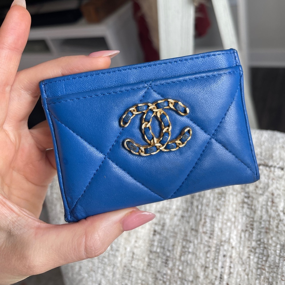 COPY - Chanel 19 wallet card holder blue